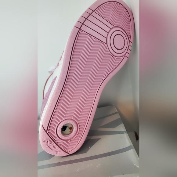 New old stock 2008AuthenticReebok mlb clubhouse shimmer pink Womens 7.5 UK - Picture 3 of 11